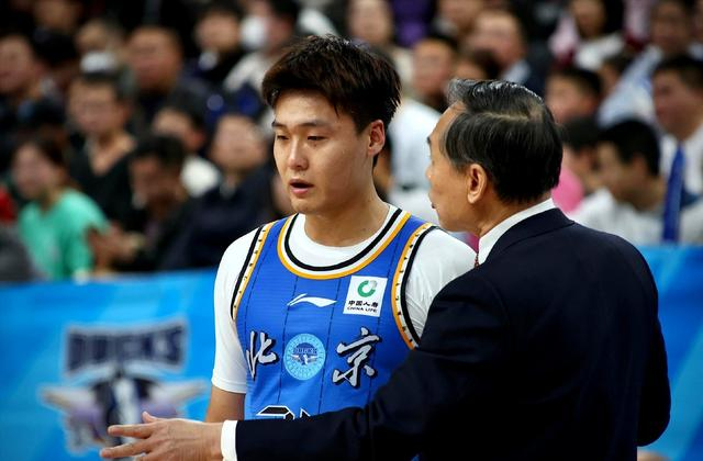乌法115k欧元买断阿加波夫，结束租借正式加盟