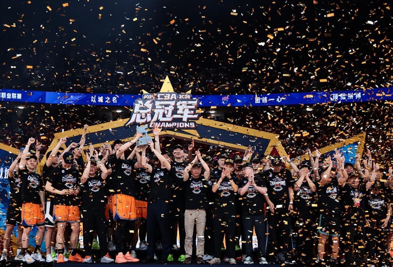 曝马刺考虑交易福克斯