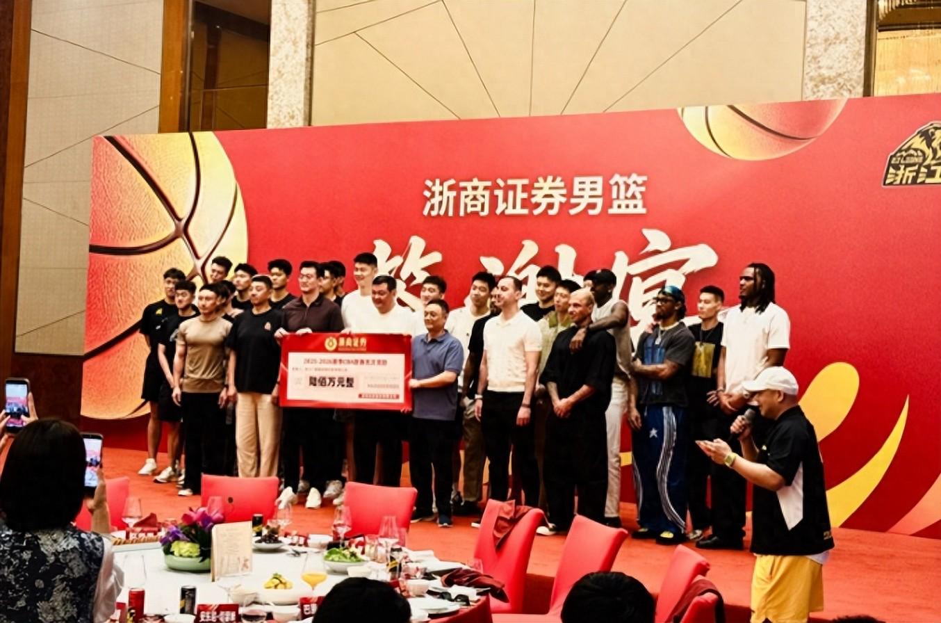 布伦森当选FMVP 尼克斯53年首冠