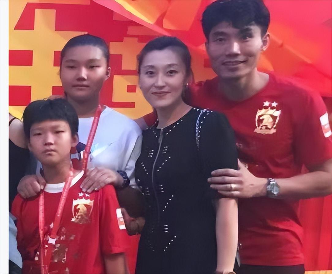 湖人计划送两将 腾空间留里夫斯