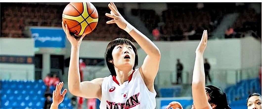 总冠军奖杯就位 尼克斯G5冲冠