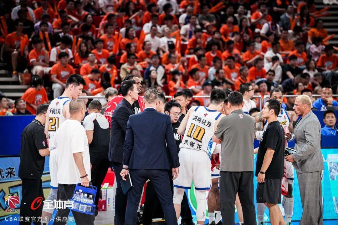 检方调取伍兹醉驾案医疗记录