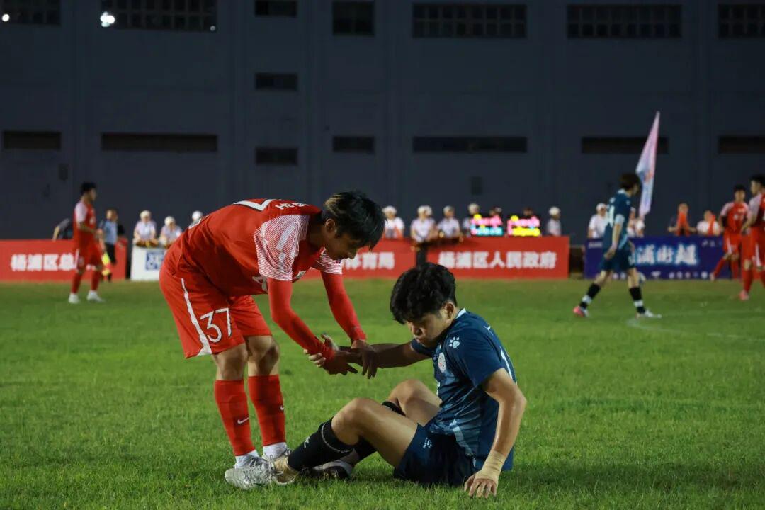 新鹏城提出换人后裁判间隔73秒后才恢复比赛,中间四官未进行换人检查程序